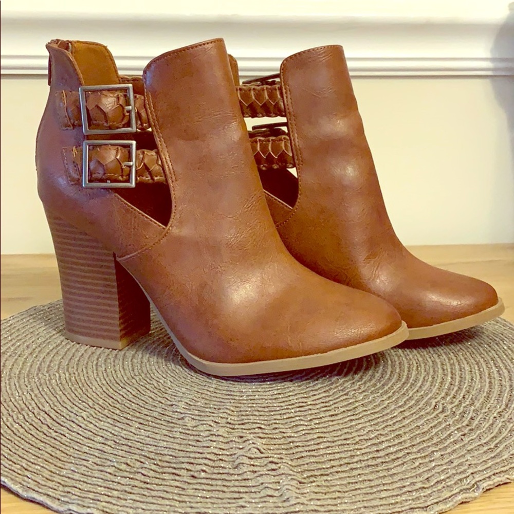 American Eagle Pleather Booties
